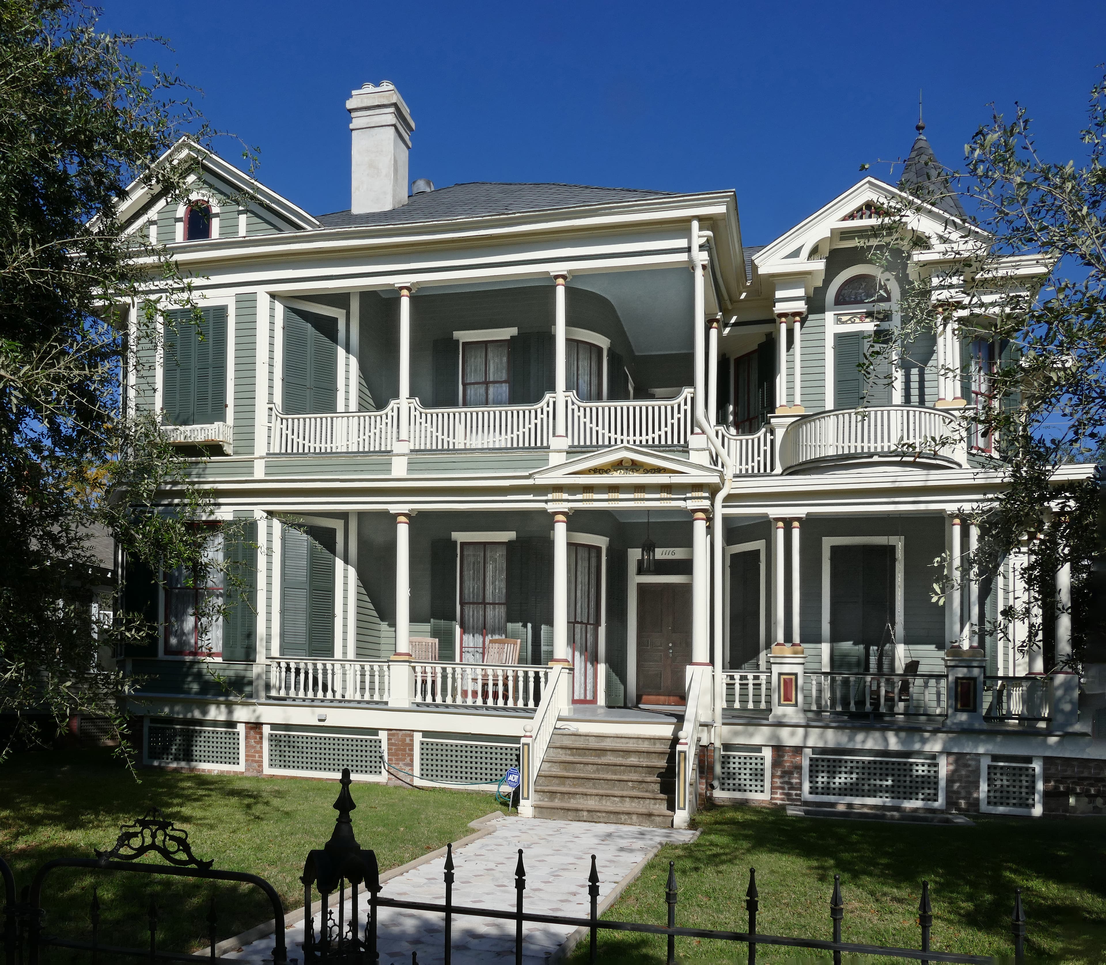 2303 Oakwood Dr in Beaufort